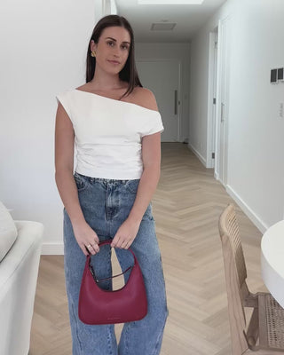 Aroura-Bag-Rouge-Video-4